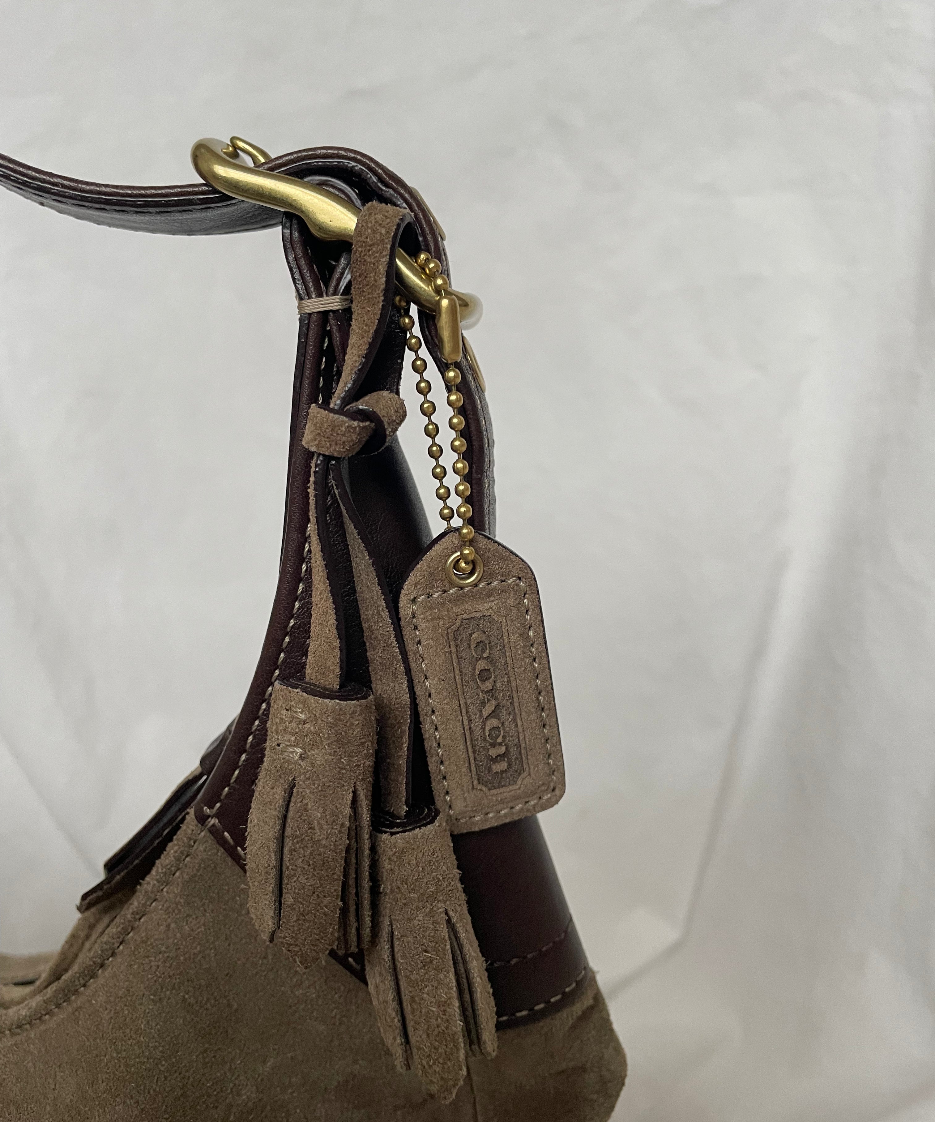 Rare vintage Coach bag from 2006 in suede and leather material. The bag is in a great condition.&nbsp;