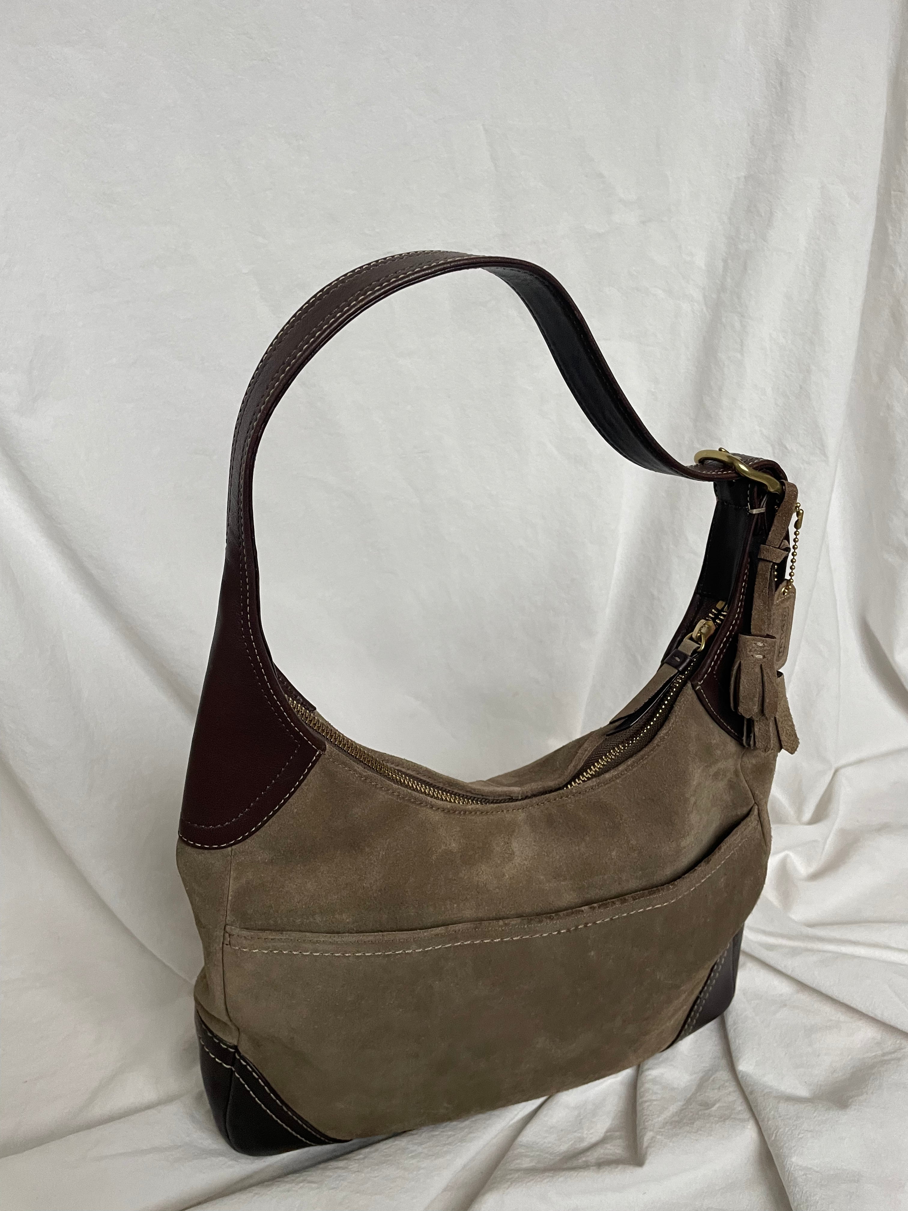 Rare vintage Coach bag from 2006 in suede and leather material. The bag is in a great condition.&nbsp;