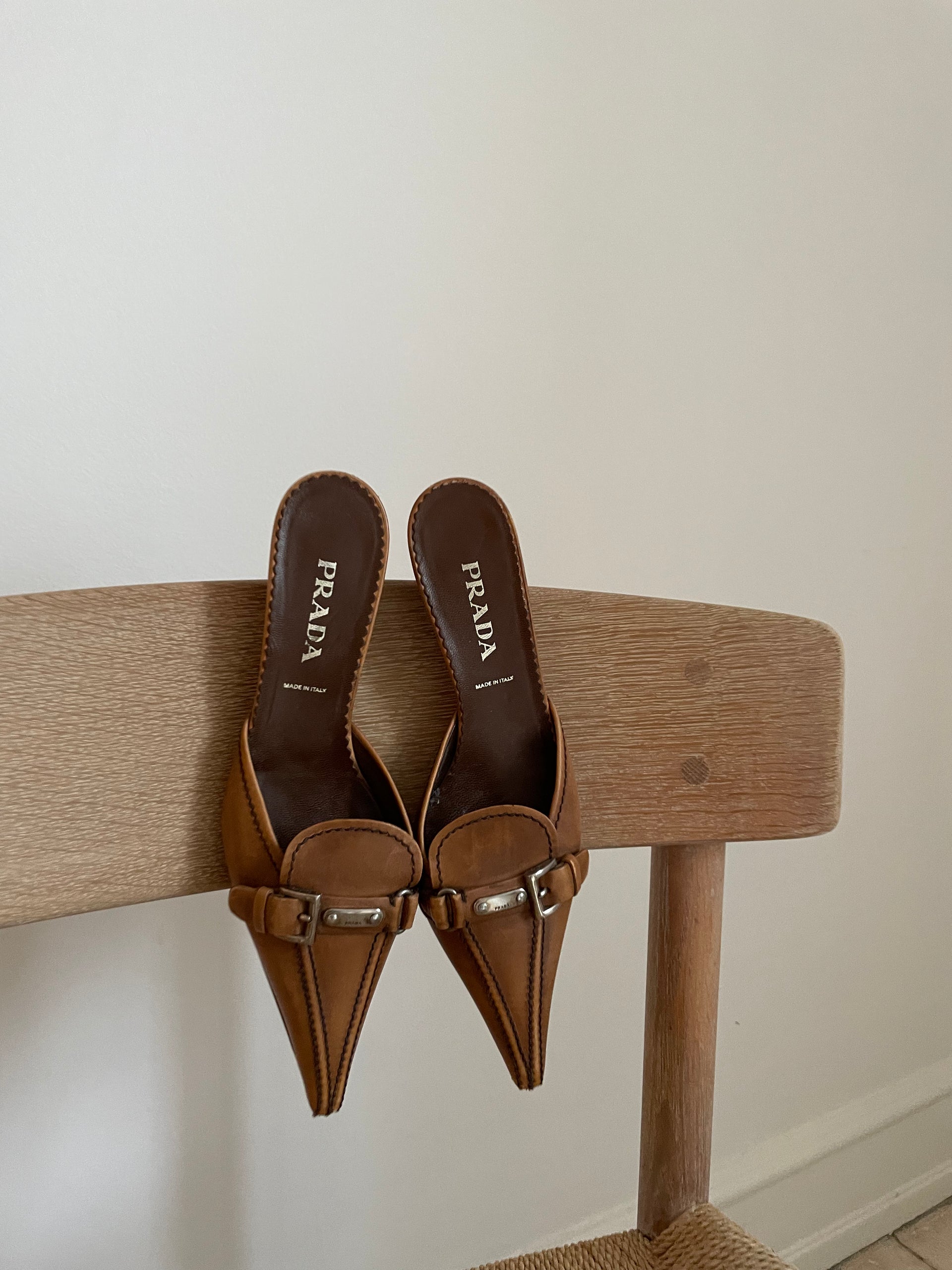 靴 Prada Vintage Beige Canvas Mules 35 Prada Vintage Beige Canvas Mules 35