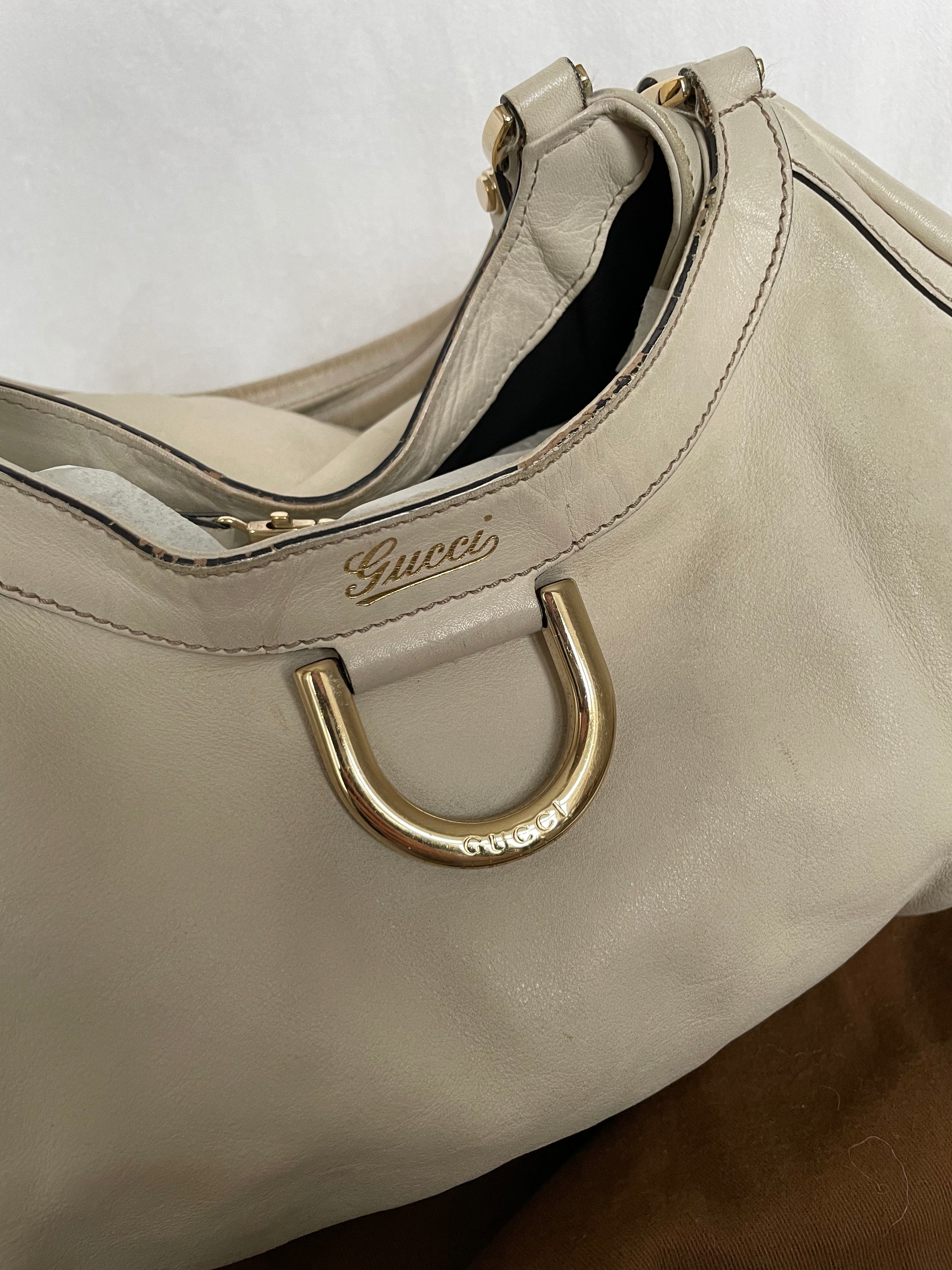 Beautiful white Gucci Abby shoulder bag with gold hardware. 