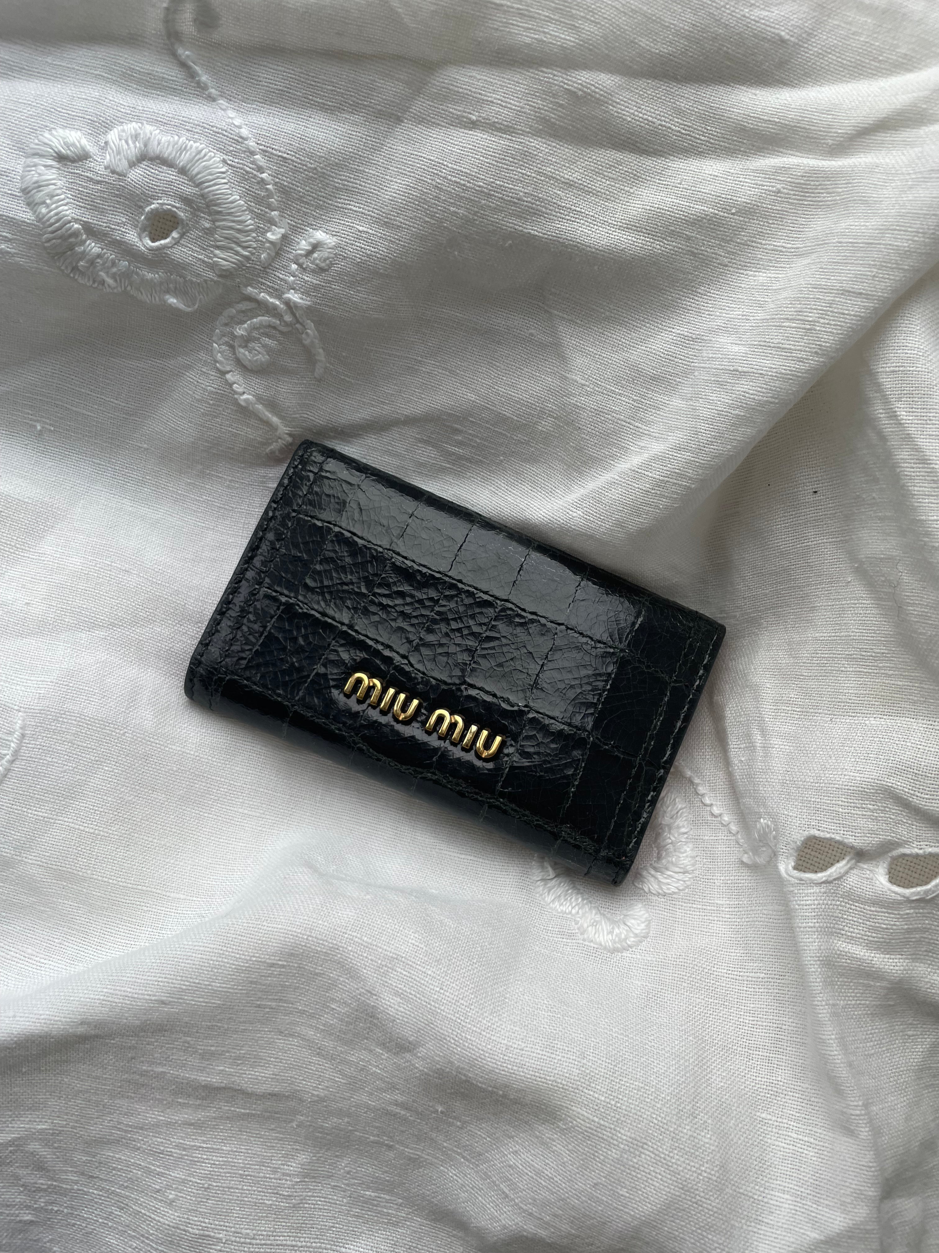 Miu Miu key wallet in black leather. Shows minor signs of wear on the hardware, but overall in very good condition