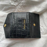 Miu Miu key wallet in black leather. Shows minor signs of wear on the hardware, but overall in very good condition