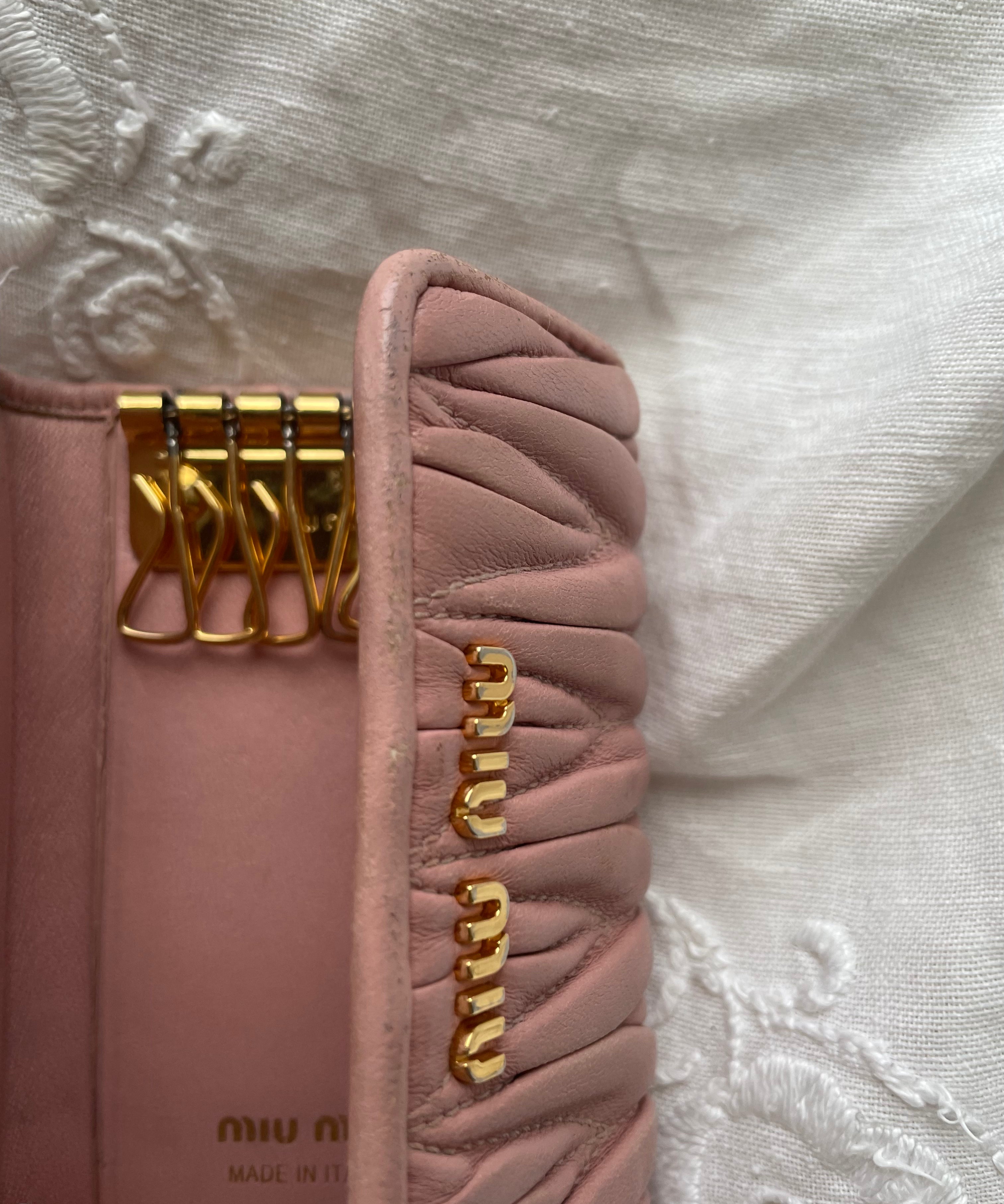 Miu Miu wallet in soft pink leather with a signature matelassé pattern.