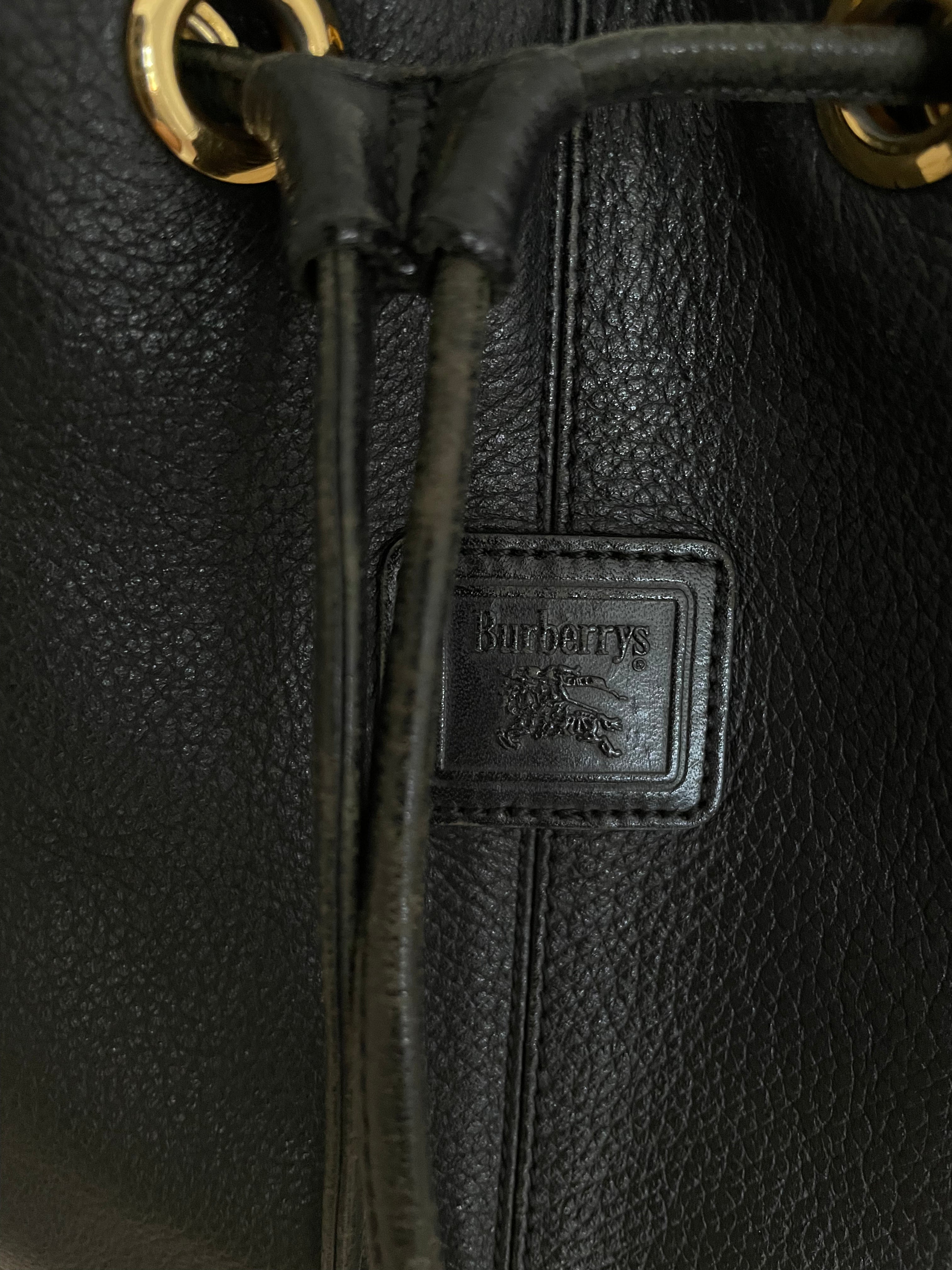 Vintage Burberrys bucket bag featuring signature canvas in the interior. The bag is overall in a good condition but the leather strap show signs of wear.&nbsp;