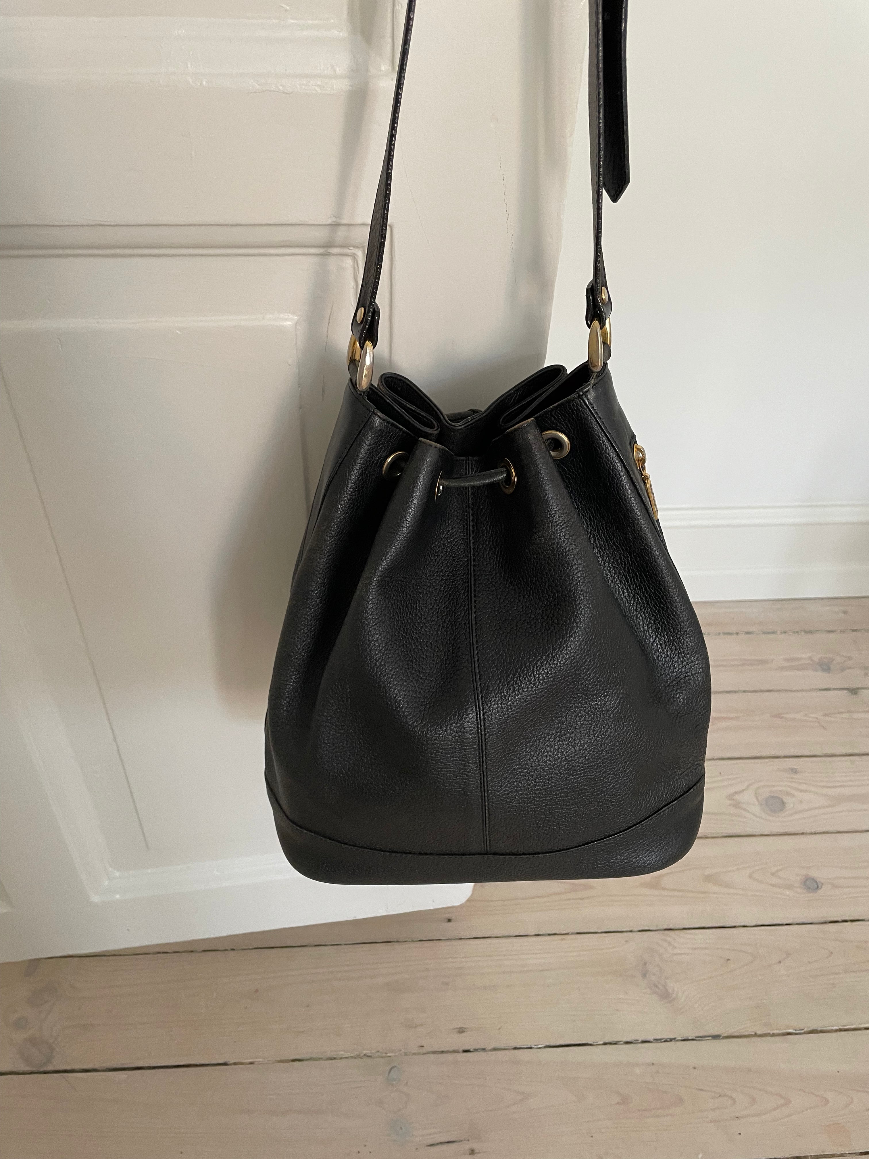 Vintage Burberrys bucket bag featuring signature canvas in the interior. The bag is overall in a good condition but the leather strap show signs of wear.&nbsp;